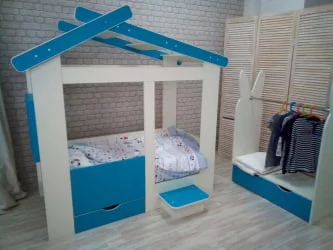 Кровать со ступенькой и ящиком и стеллаж Теремок + Зайка Белый-Лазурь