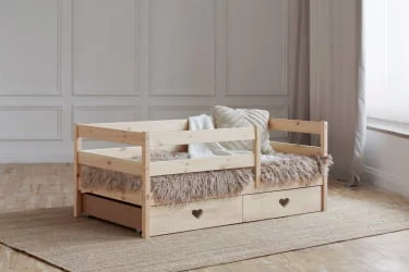 Детская кровать для мальчика в натуральном цвете с ящиками Сердечки