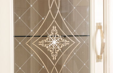 Шкаф-витрина (сервант) с колоннами (левый/правый) Венеция 32.08 Сосна Астрид Ваниль