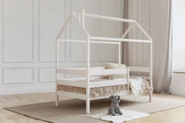 Детская кровать для мальчика в колерованном масле