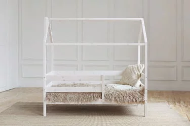 Детская кровать для мальчика в колерованном масле