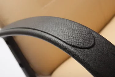 Кресло руководителя Devon (бежевый перфорированный)