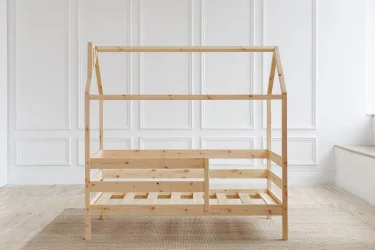 Детская кровать для мальчика в натуральном цвете