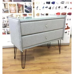Комод в спальню Лейд в ткани Тафт на опорах CХХ / Taft CHХ