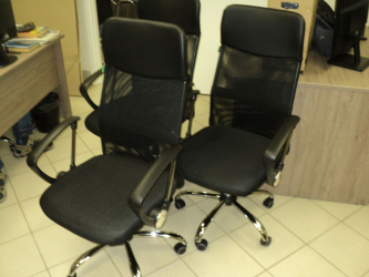 Кресло оператора Riva 8074 подголовник-экокожа Черный