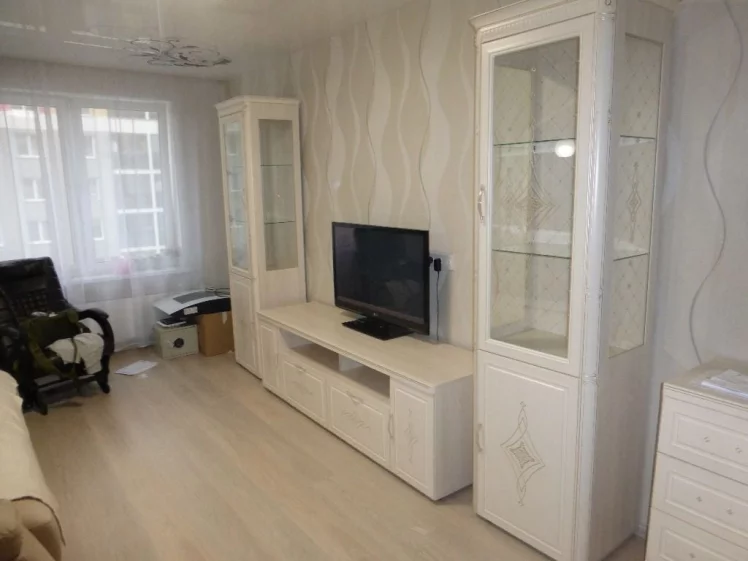 Шкаф-витрина (сервант) с колоннами (левый/правый) Венеция 32.08 Сосна Астрид Ваниль_13