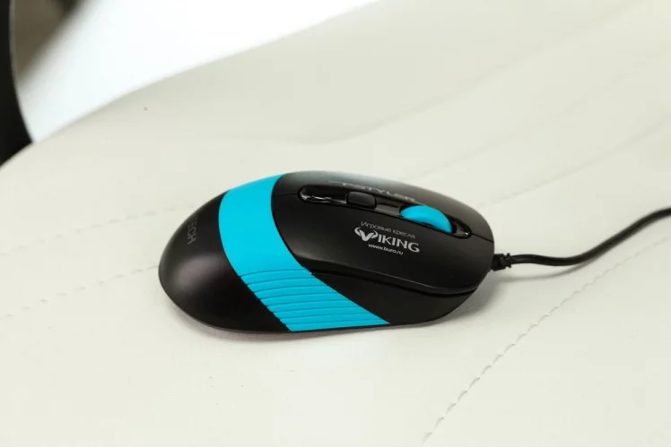 Геймерское кресло Бюрократ ZOMBIE RUNNER Белый-голубой_6